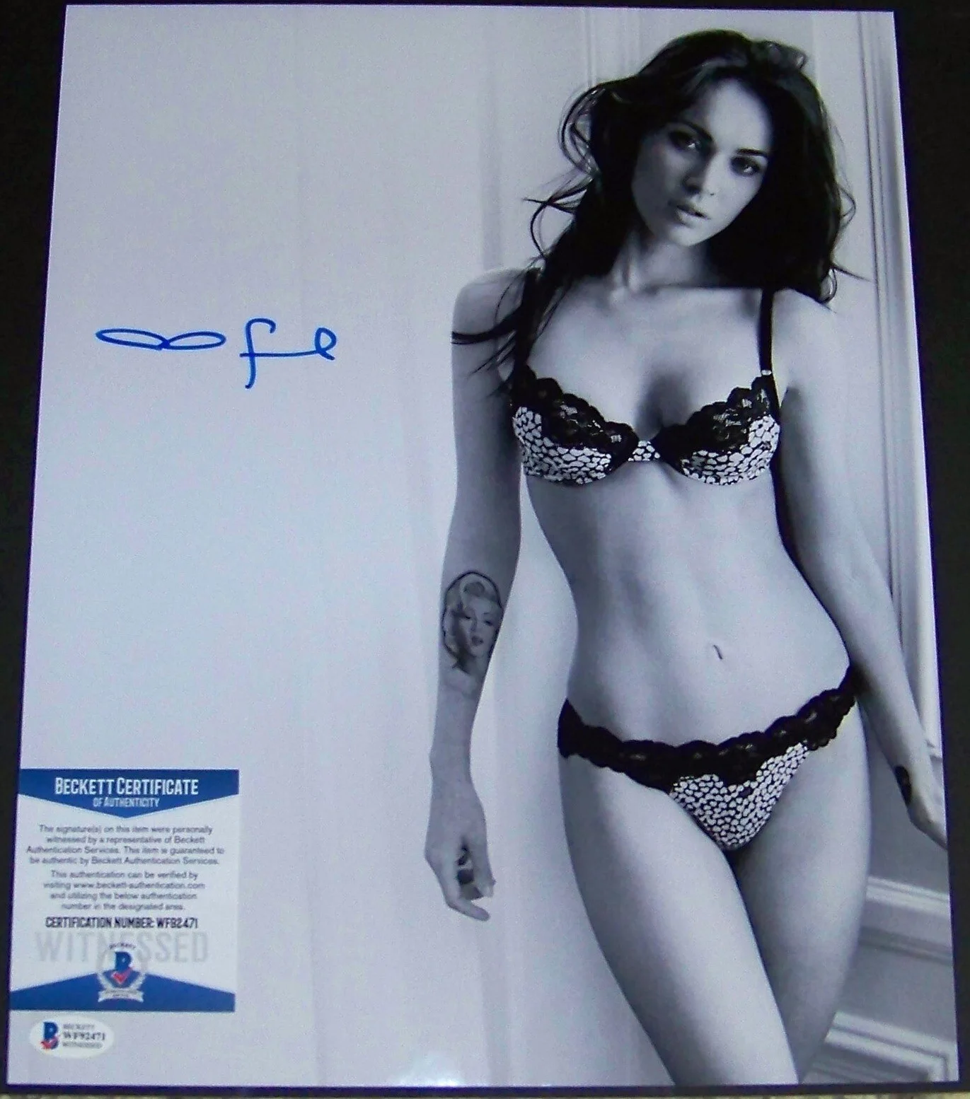 Megan Fox — HOT POSE! Megan Fox Signed Autographed 11x14 Photo Beckett BAS WITNESSED COA!