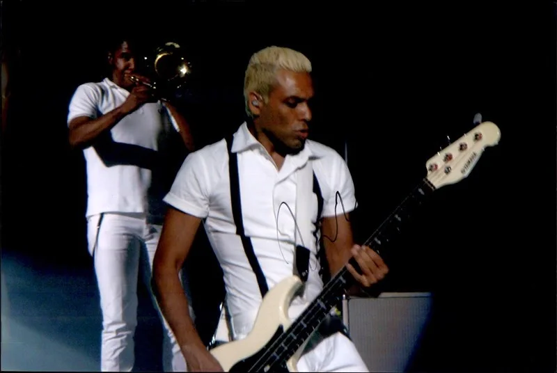 Tony Kanal — Tony Kanal No Doubt Authentic signed rock 10x15 photo W/Cert Autographed 26-c