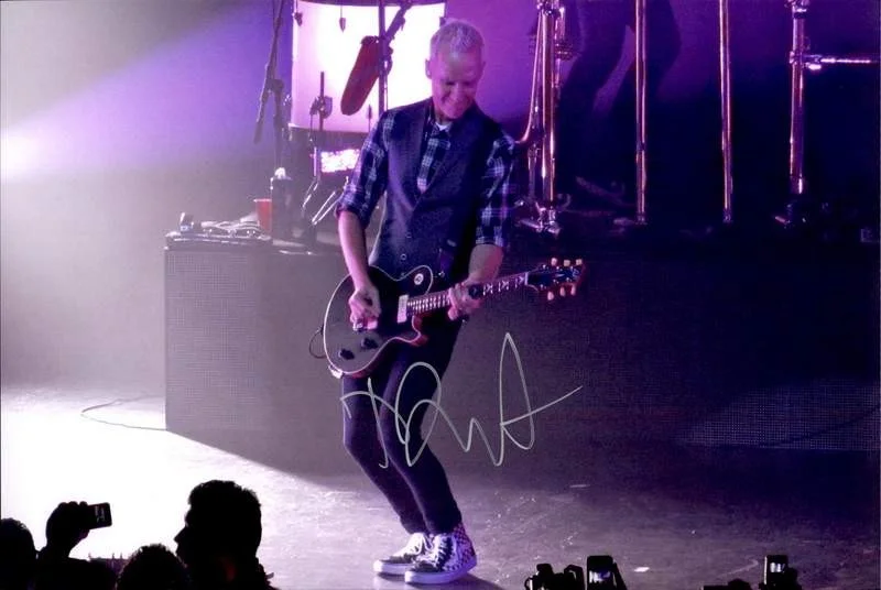 Tom Dumont — No Doubt Tom Dumont authentic signed rock 10X15 photo W/Cert Autographed A0011