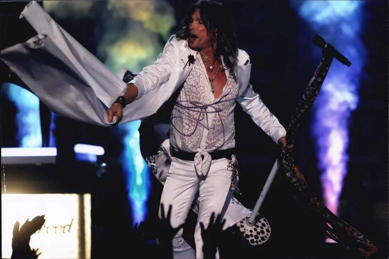 Steven Tyler — Aerosmith Steven Tyler authentic signed rock 10X15 photo |Cert Autographed A0036