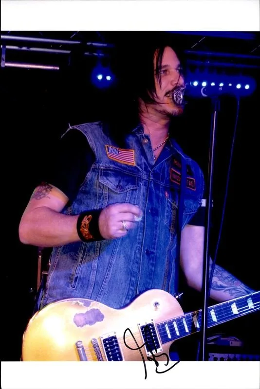 Gilby Clarke — Gilby Clarke Guns N Roses Authentic signed 10x15 photo |CERT Autographed 26-g