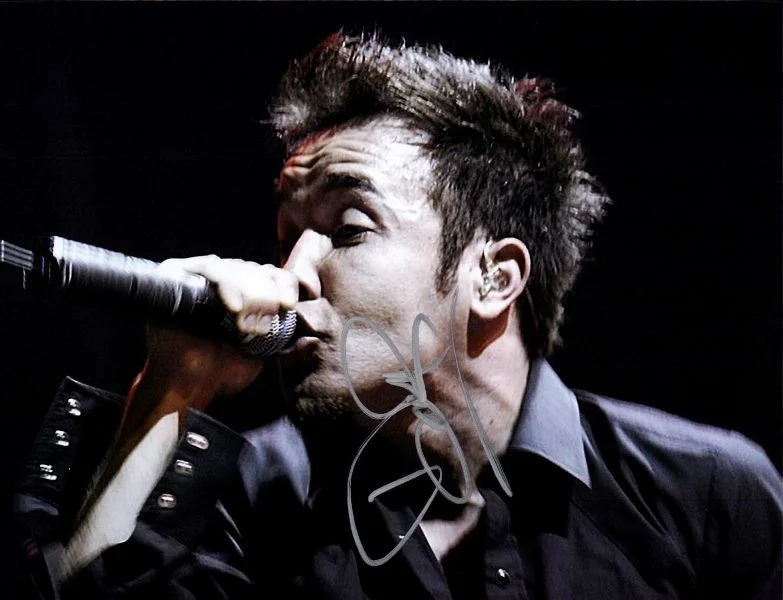 Douglas Robb — Douglas Robb Hoobastank Authentic signed rock 8x10 photo |Cert Autographed 13-a