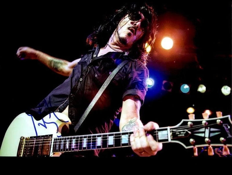 Gliby Clarke — Gliby Clarke Guns N Roses Authentic signed rock 10X15 photo |Cert Autographed B3