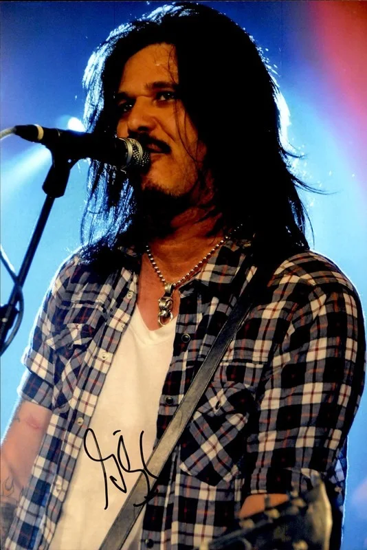 Gilby Clarke — Gilby Clarke Guns N Roses Authentic signed 10x15 photo |CERT Autographed 26-l