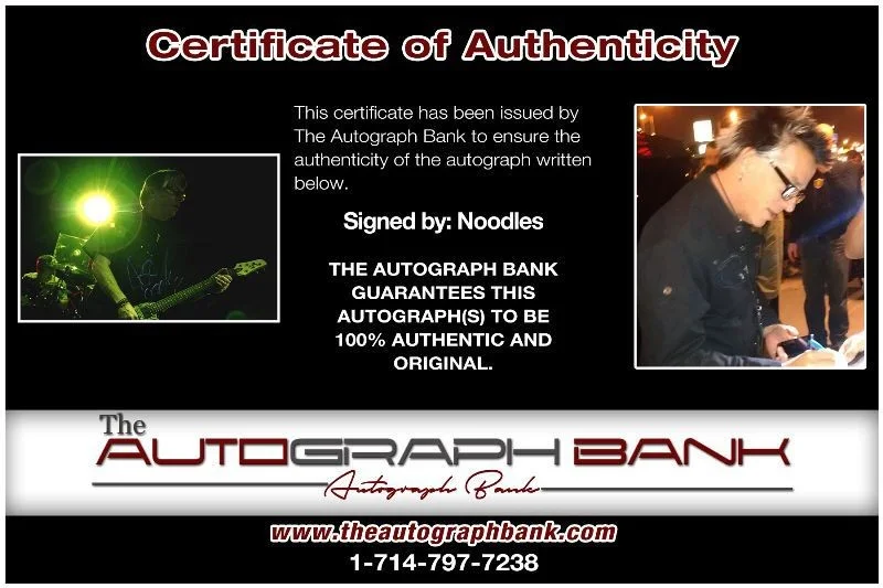 Noodles — Noodles Offspring Authentic signed rock 8x10 photo W/Cert Autographed 1326-f, изображение 2