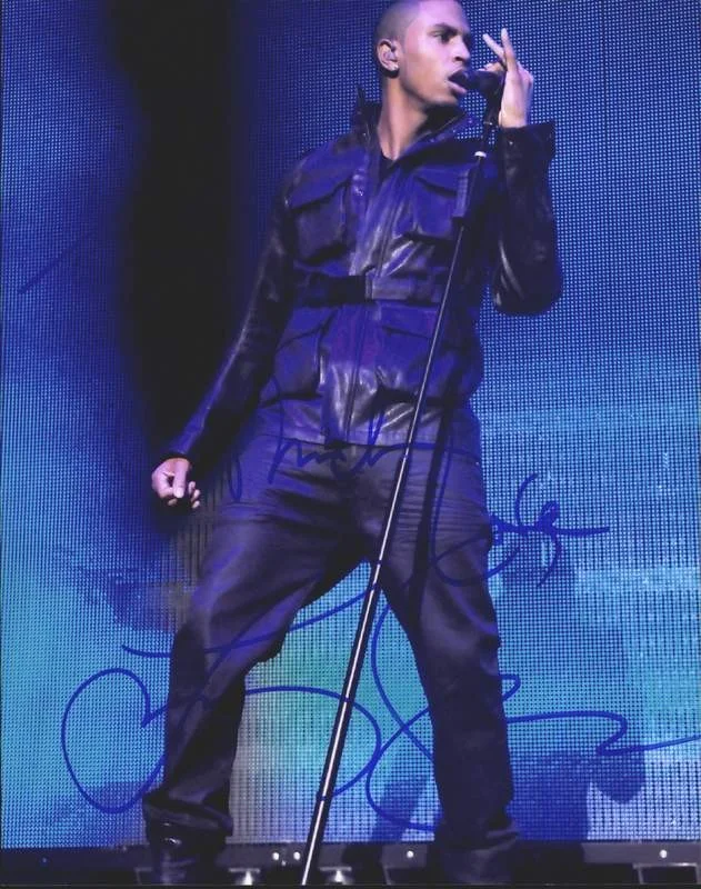Trey Songz — Trey Songz authentic signed rap 8x10 photo W/Certificate Autographed (A1171)