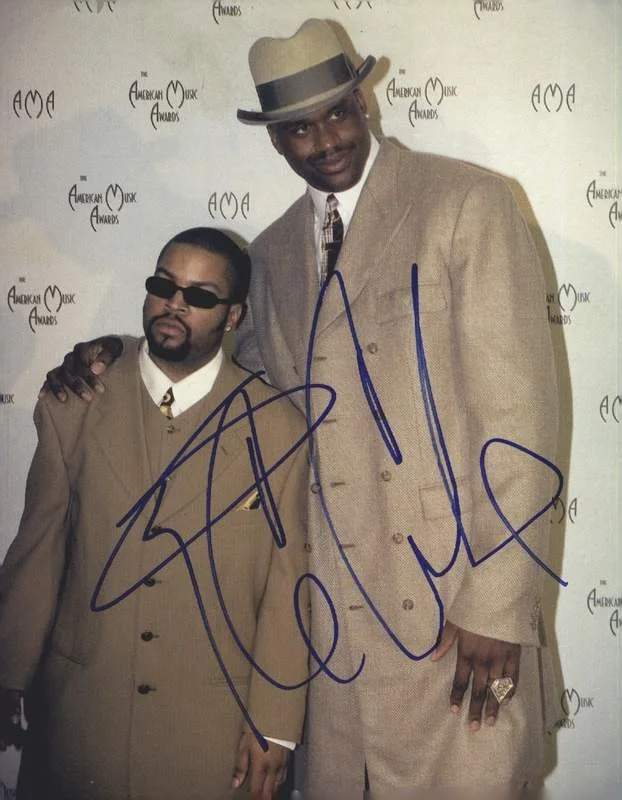 Ice Cube — Ice Cube authentic signed rap 8x10 magazine page W/Certificate Autographed A0015