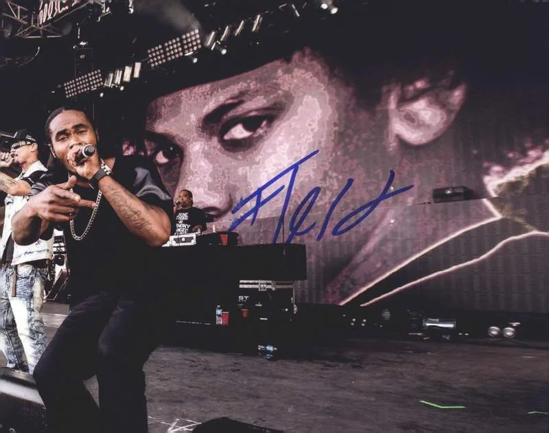 Flesh-N-Bone — BTNH Bone Thugs N Harmony Flesh signed rap 8x10 photo W/Cert Autograph (A0364)