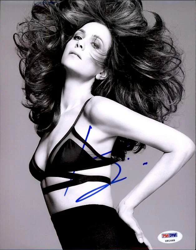 Kristen Wiig — Kristen Wiig PSA/DNA authentic signed 8x10 photo |CERT Autographed B00004