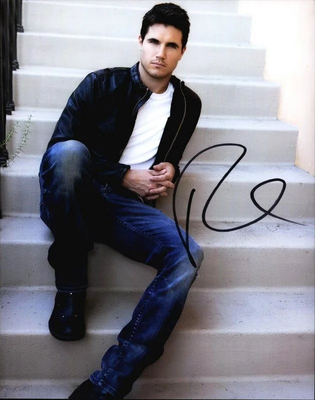 Robbie Amell — Robbie Amell authentic signed celebrity 8x10 photo W/Cert Autographed D1