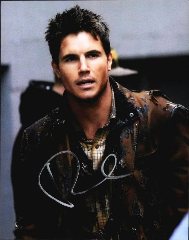 Robbie Amell — Robbie Amell authentic signed celebrity 8x10 photo W/Cert Autographed D8