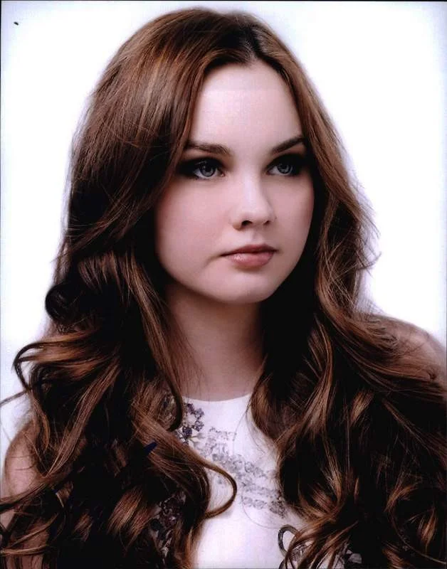 Liana Liberato — Liana Liberato authentic signed celebrity 8x10 photo W/Cert Autographed A0013