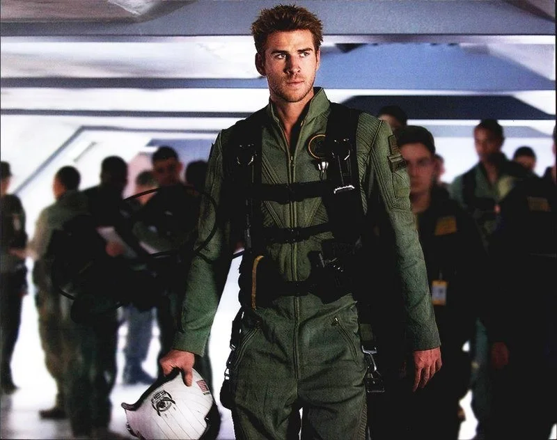 Liam Hemsworth — Liam Hemsworth authentic signed celebrity 8x10 photo W/Cert Autographed D1