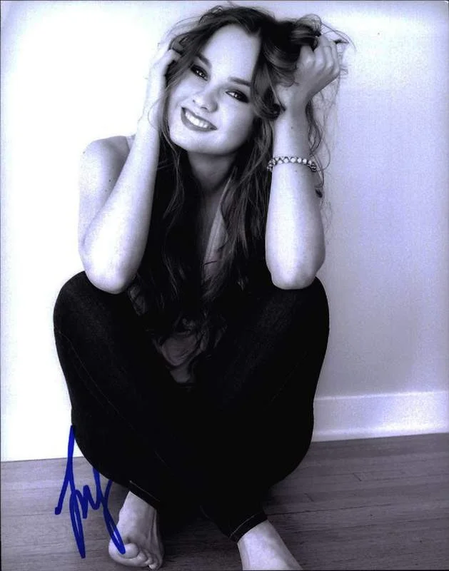 Liana Liberato — Liana Liberato authentic signed celebrity 8x10 photo W/Cert Autographed A0011