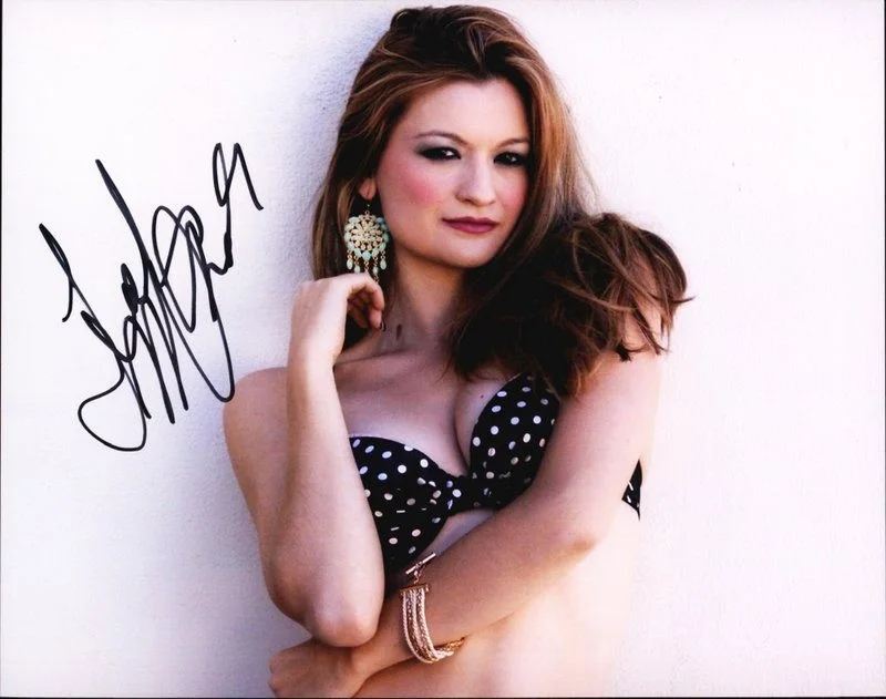 Leah McKendrick — Leah McKendrick authentic signed celebrity 8x10 photo W/Cert Autographed D8