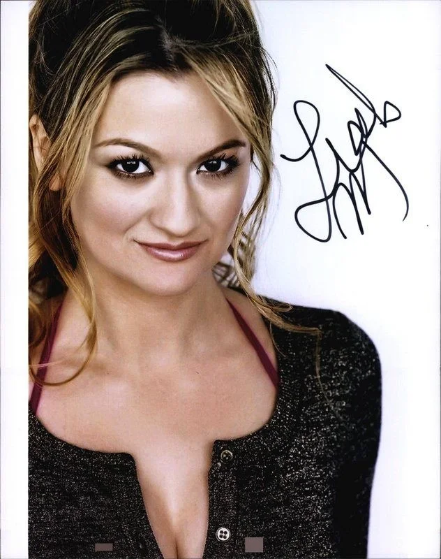Leah McKendrick — Leah McKendrick authentic signed celebrity 8x10 photo W/Cert Autographed D4