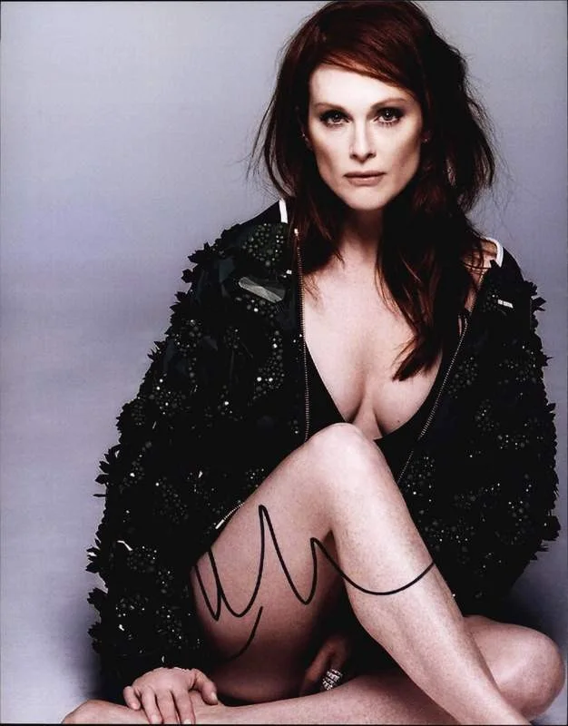 Julianne Moore — Julianne Moore authentic signed celebrity 8x10 photo W/Cert Autographed B0002