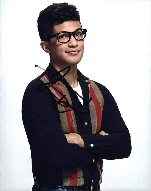 Jordan Fisher — Jordan Fisher signed celebrity 8x10 photo W/Certificate (125e1)
