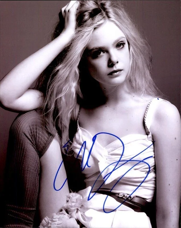 Elle Fanning — Elle Fanning authentic signed celebrity 8x10 photo W/Cert Autographed C1