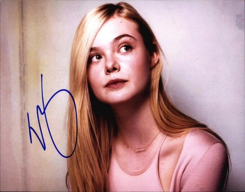 Elle Fanning — Elle Fanning authentic signed celebrity 8x10 photo W/Cert Autographed D4