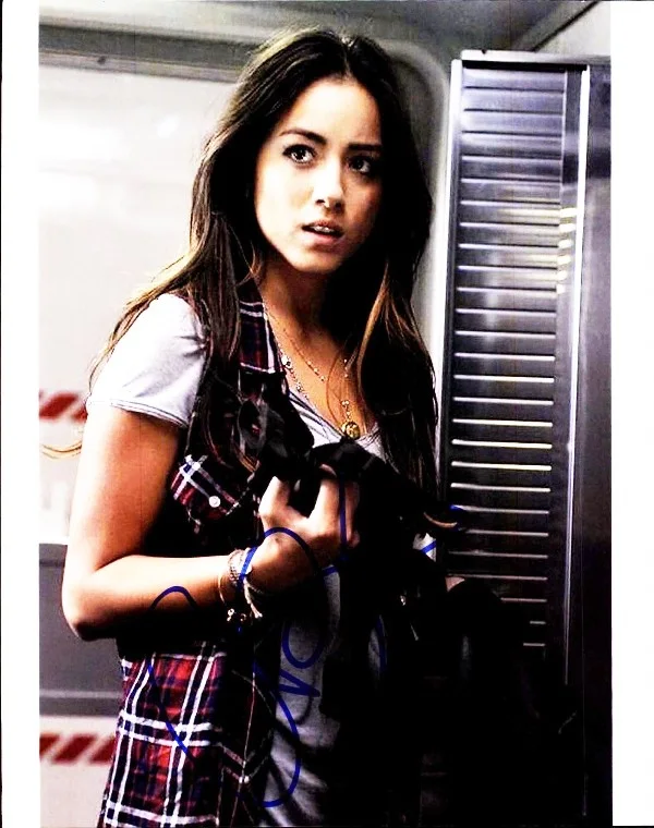 Chloe Bennet — Chloe Bennet authentic signed celebrity 8x10 photo W/Cert Autographed 41916a1