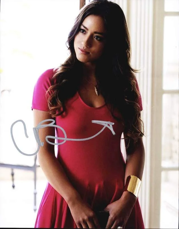 Chloe Bennet — Chloe Bennet authentic signed celebrity 8x10 photo W/Cert Autographed B0007
