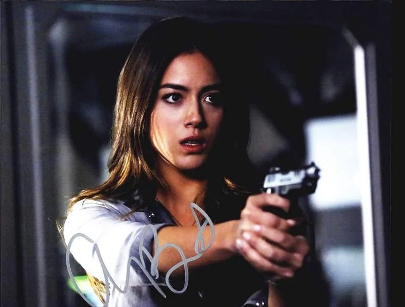 Chloe Bennet — Chloe Bennet authentic signed celebrity 8x10 photo W/Cert Autographed B0014