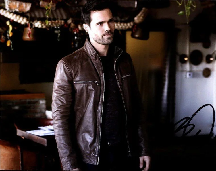 Brett Dalton — Brett Dalton authentic signed celebrity 8x10 photo W/Cert Autographed 41116a