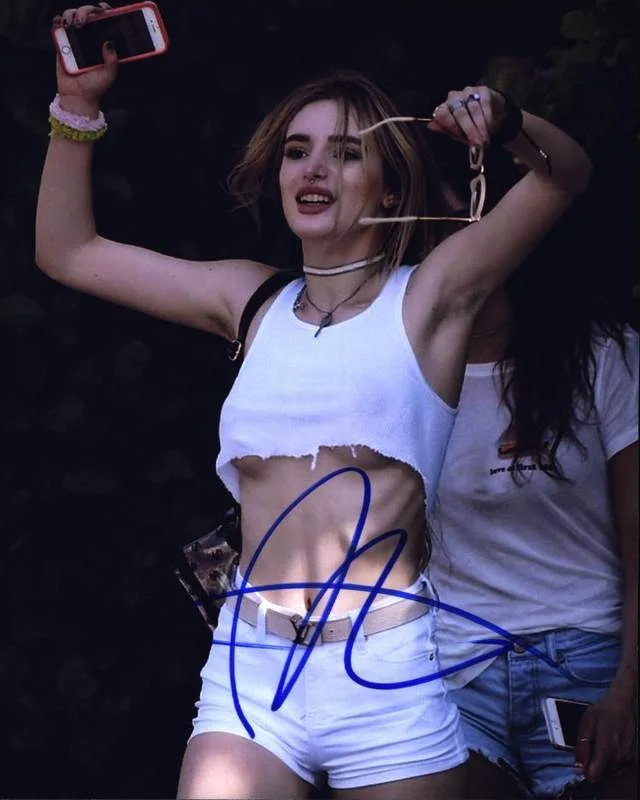 Bella Thorne — Bella Thorne signed celebrity 8x10 photo W/Certificate (2616e)