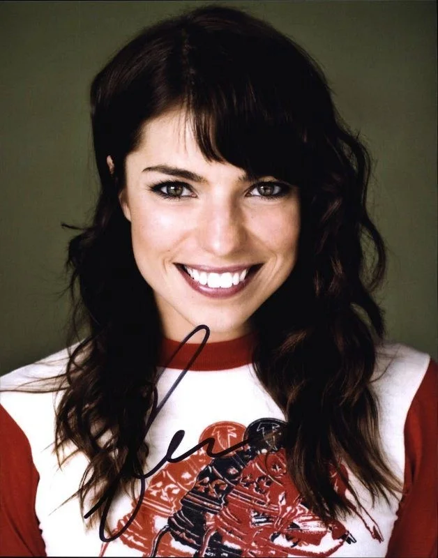 Angela Trimbur — Angela Trimbur authentic signed celebrity 8x10 photo W/Cert Autographed D12
