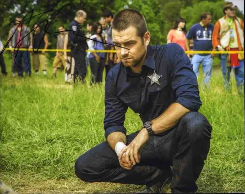 Antony Starr — Antony Starr signed celebrity 8x10 photo W/Certificate (2616a)
