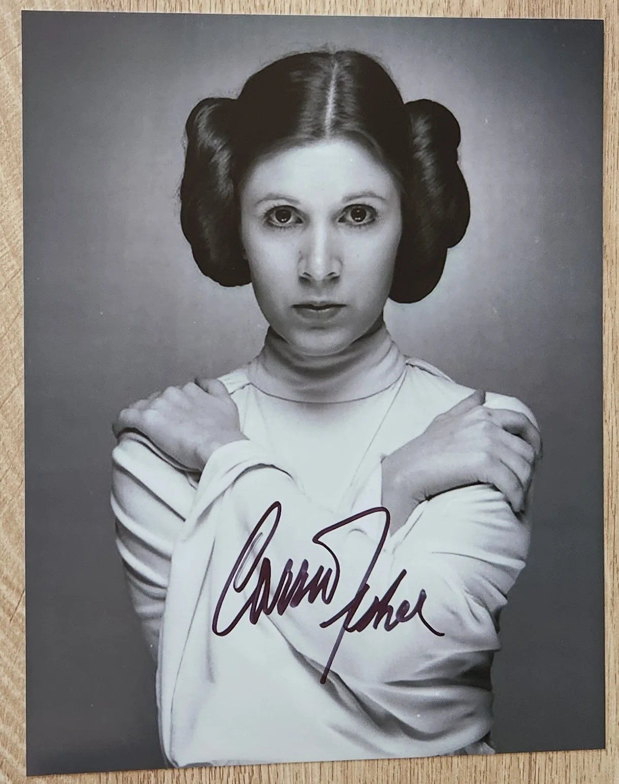 Carrie Fisher — Carrie Fisher Star Wars Signed 8x10 with COA
