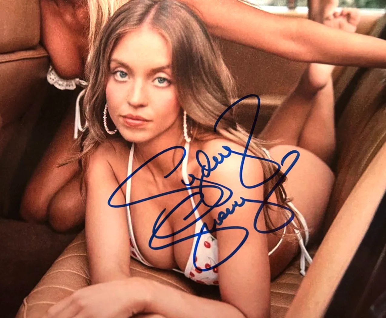 Sydney Sweeney — SYDNEY SWEENEY Signed EUPHORIA 8x10" Authentic Original Autographs w/COA, image 3