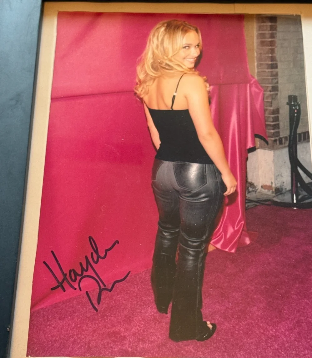 Hayden Panettiere Signed Photo - Framed With COA - Leather Pants - 8" x 10", изображение 3