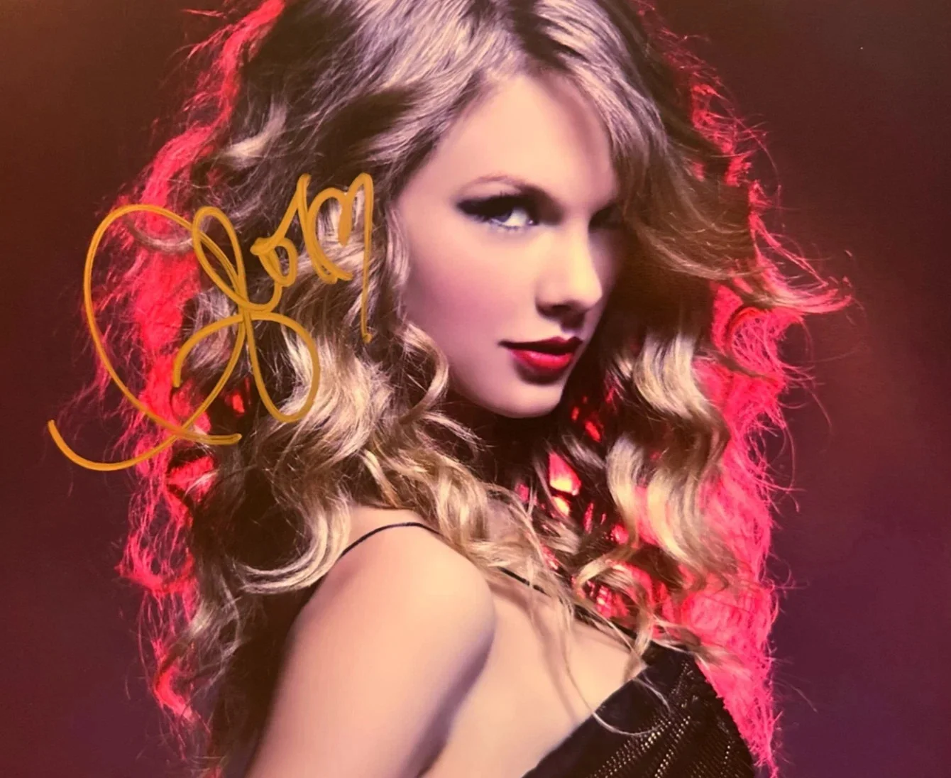 TAYLOR SWIFT Signed Original 8x10 inch Photo: Authentic Autograph GENUINE w/COA, изображение 3
