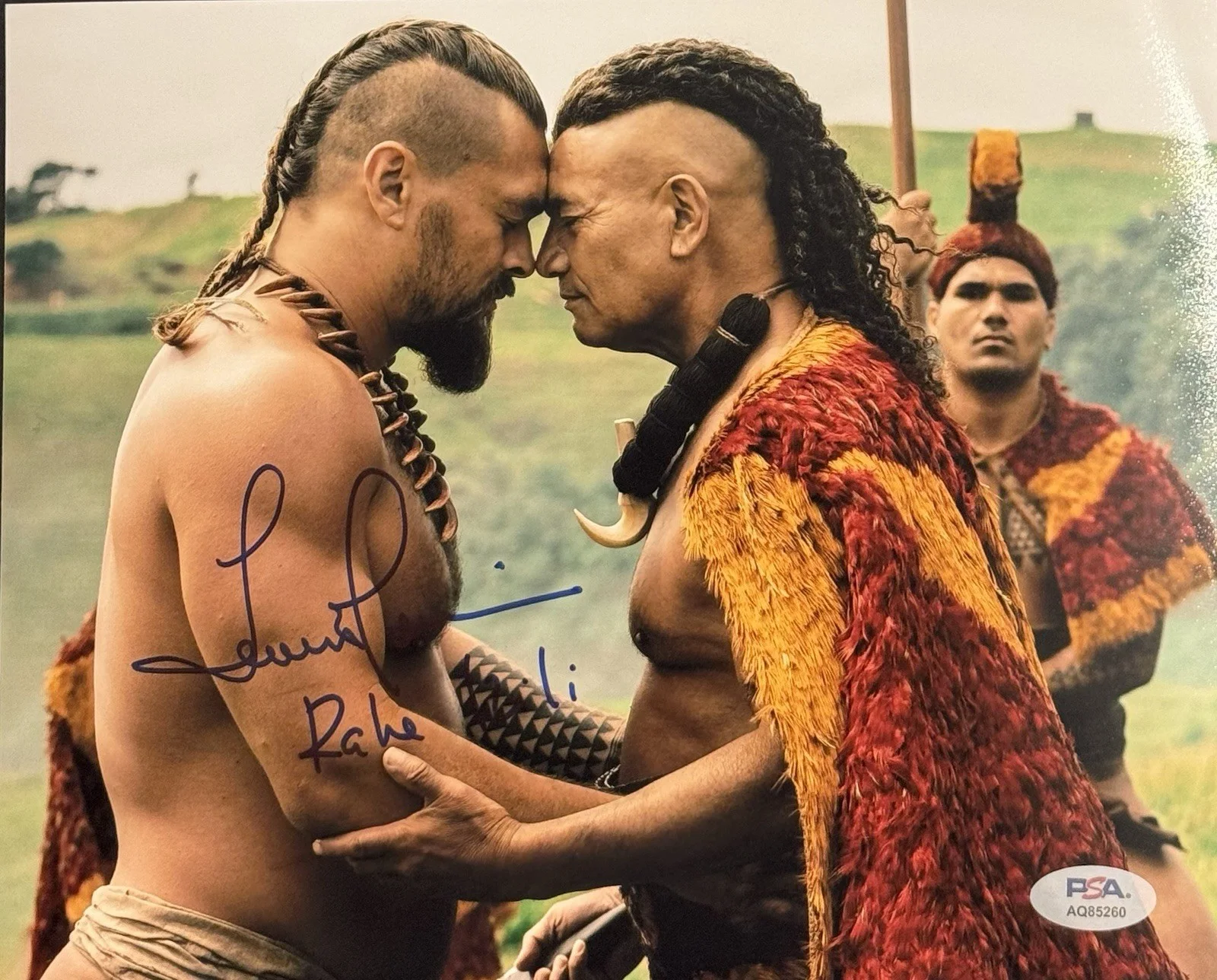 Temuera Morrison — Temuera Morrison Signed Autographed Book Of Boba Fett 8x10 Photo PSA/DNA COA