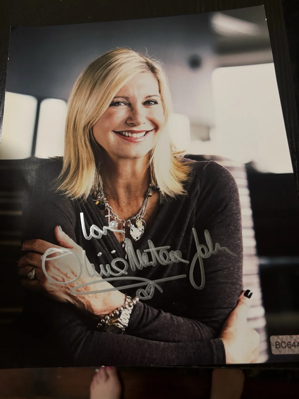 Olivia Newton -John Signed 8x10 Beautiful Photo Autograph Auto Original, image 2