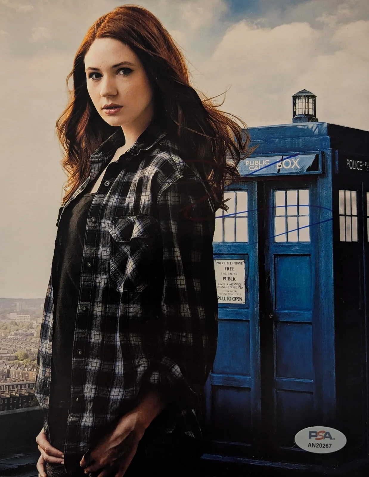 Karen Gillan — KAREN GILLAN SIGNED 8X10 PHOTO AUTOGRAPH DOCTOR WHO PSA DNA COA