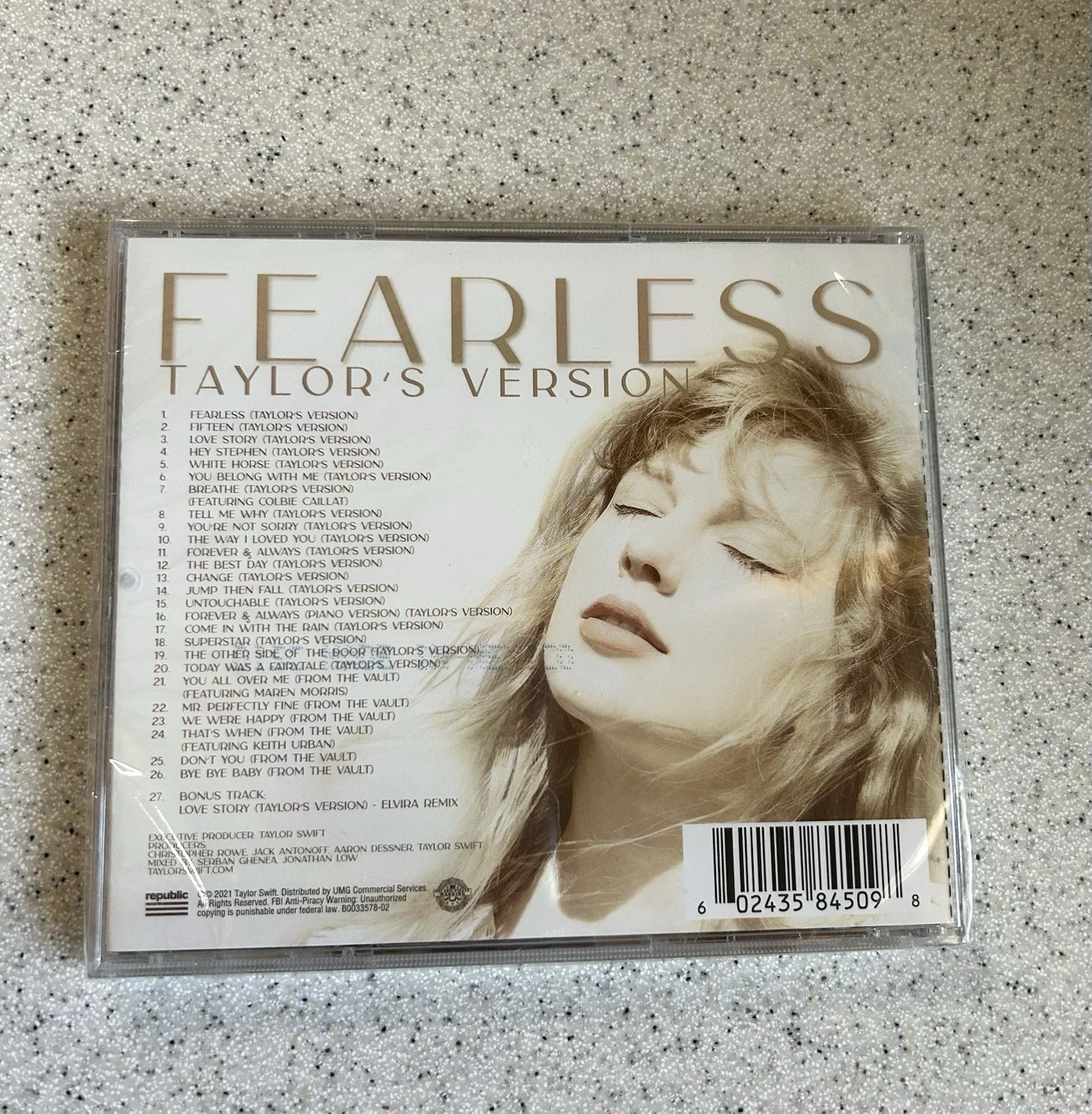Taylor Swift Fearless (Taylor's Version) Signed Original CD & Booklet- SEALED, image 2