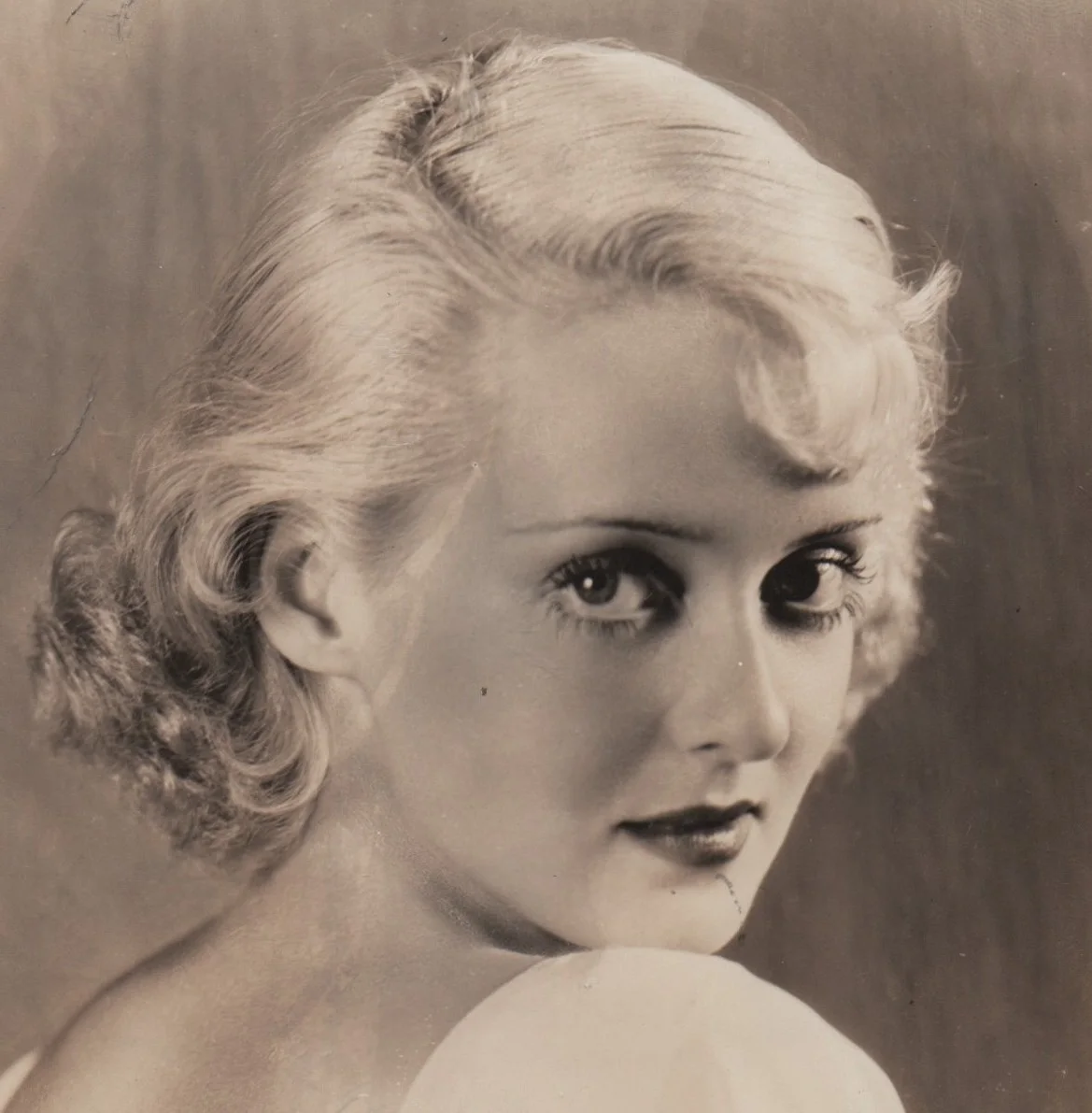 BETTE DAVIS - ORIGINAL VINTAGE PUBLICITY PORTRAIT - 7.25" x 9.5" - 1932, изображение 3
