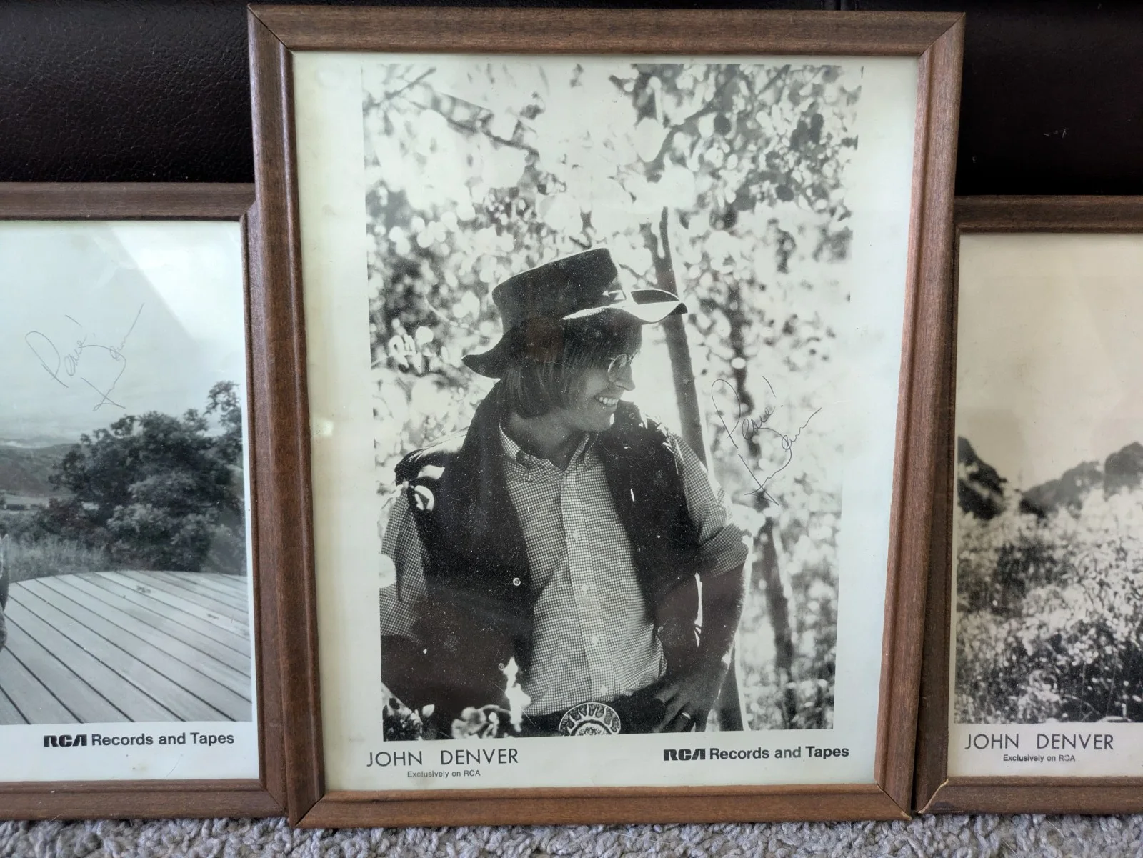John Denver Take Me Home Singer Autographed Signed 8x10 Photo In Frames, изображение 3