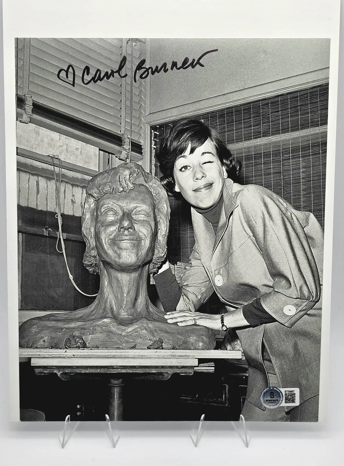 Carol Burnett — Signed Carol Burnett 8x10 Photo BAS Authenticated Comedy TV Pioneer Actress