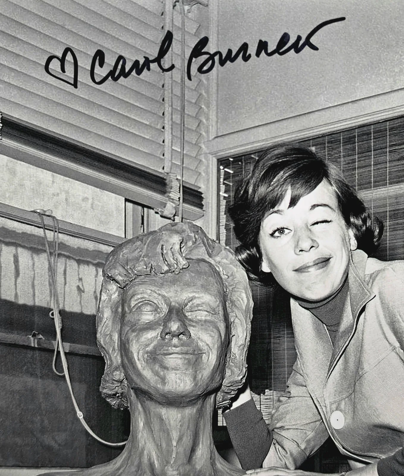 Carol Burnett — Signed Carol Burnett 8x10 Photo BAS Authenticated Comedy TV Pioneer Actress, image 2