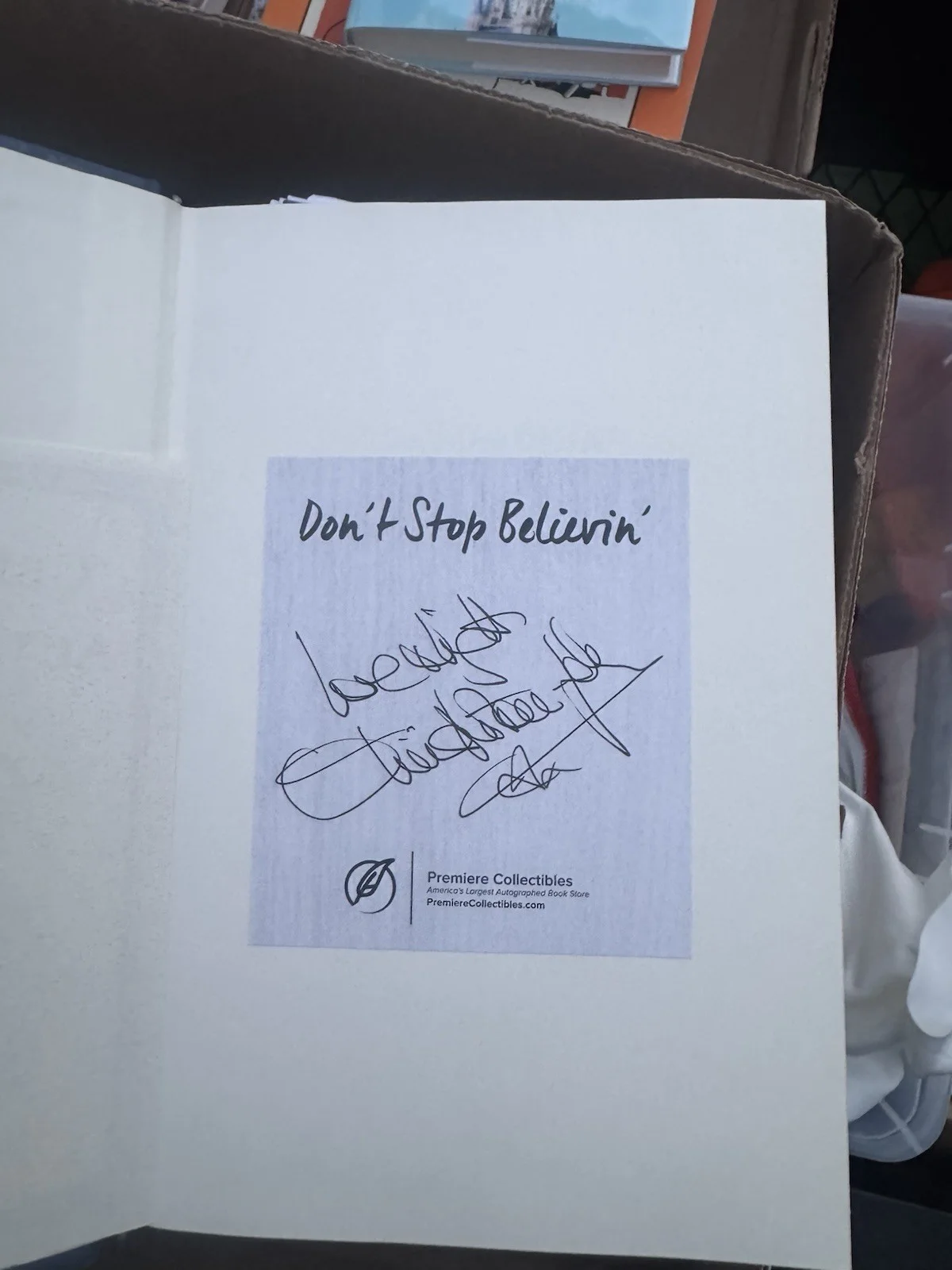 Olivia Newton-John Don't Stop Believin Signed Autographed Book W/ COA, изображение 2