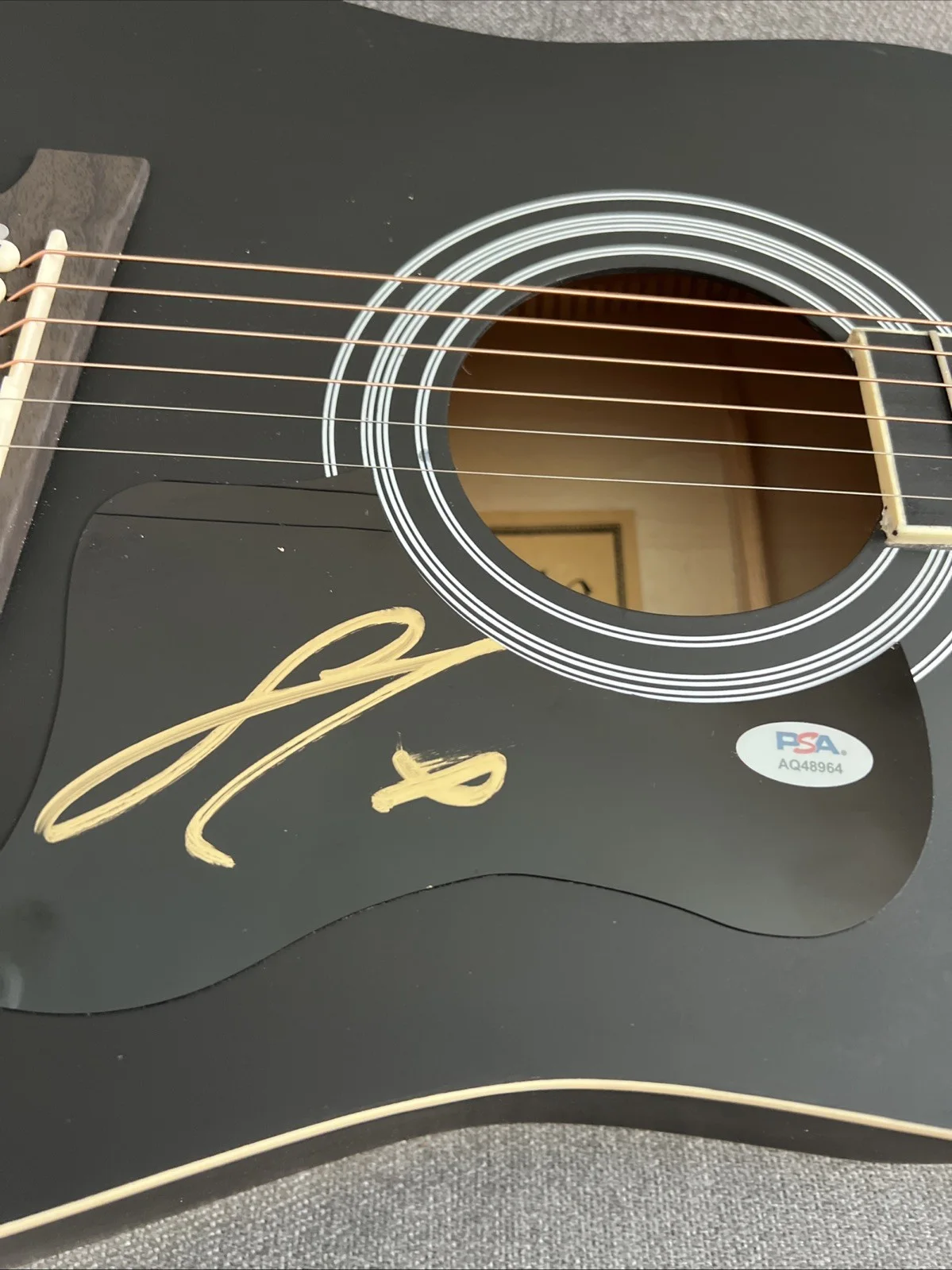 Sabrina Carpenter — Sabrina Carpenter Signed Autographed Full Size Acoustic Guitar PSA/DNA, изображение 3