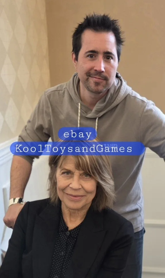Josh Gad — Linda Hamilton Signed Terminator 2 11x14 Photo Sarah Connor JSA COA, изображение 3