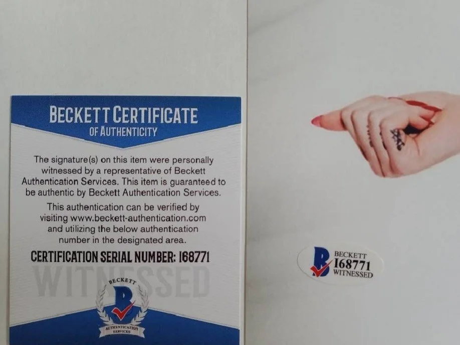 Iggy Azalea Signed 11x14 Photo - Beckett BAS Authentic Autograph, image 3