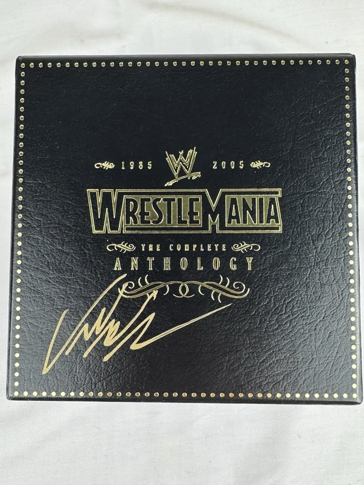Vince McMahon — WWE WrestleMania The Complete Anthology Signed Vince McMahon Shawn Michaels, изображение 3