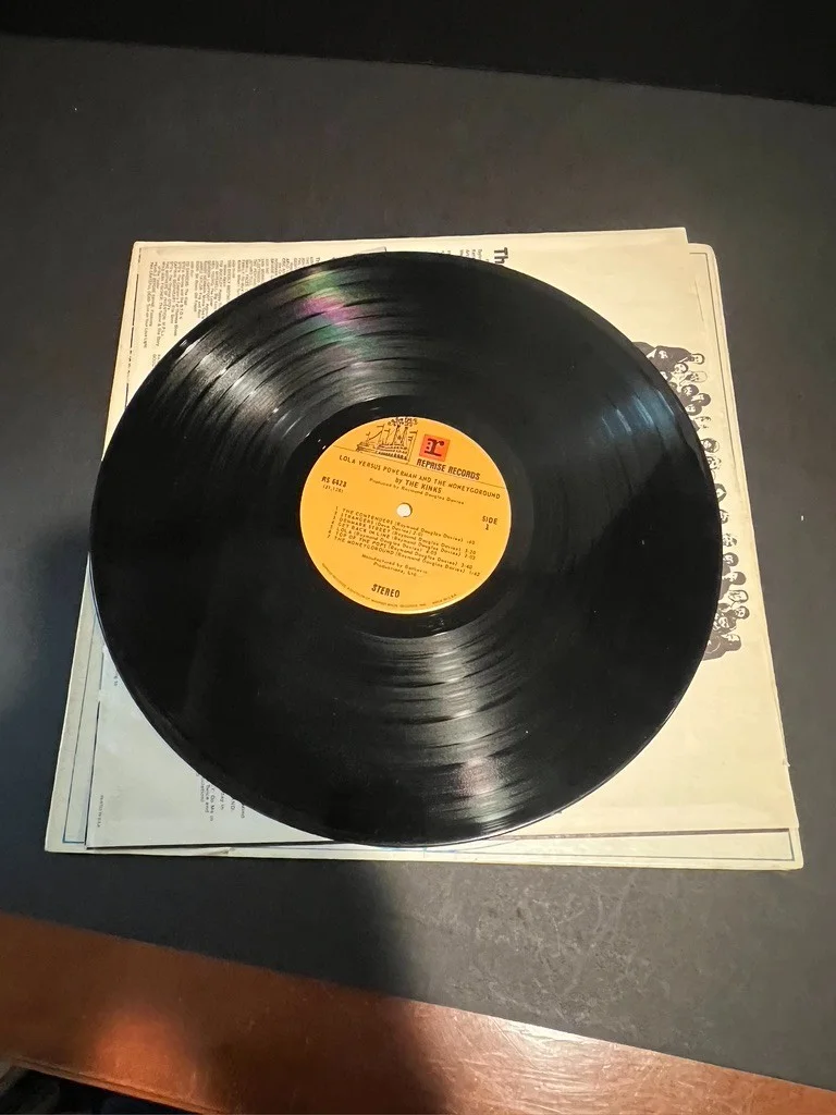 DAVE DAVIES Hand Signed THE KINKS PART ONE LOLA VERSUS POWERMAN LP, image 4