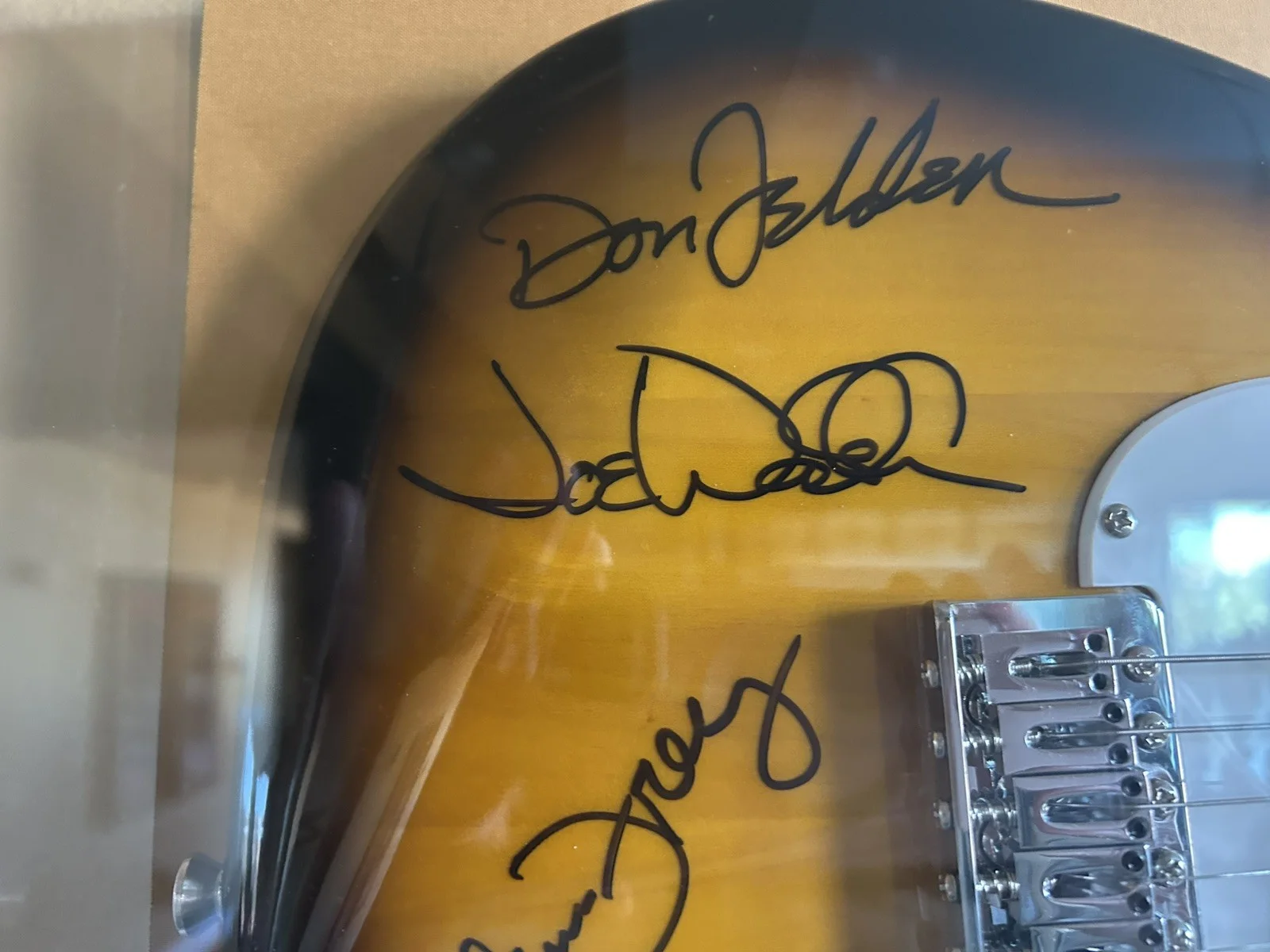 The Eagles Band Autographed Starcaster Electric Guitar Signed By All 5 Members!, изображение 3